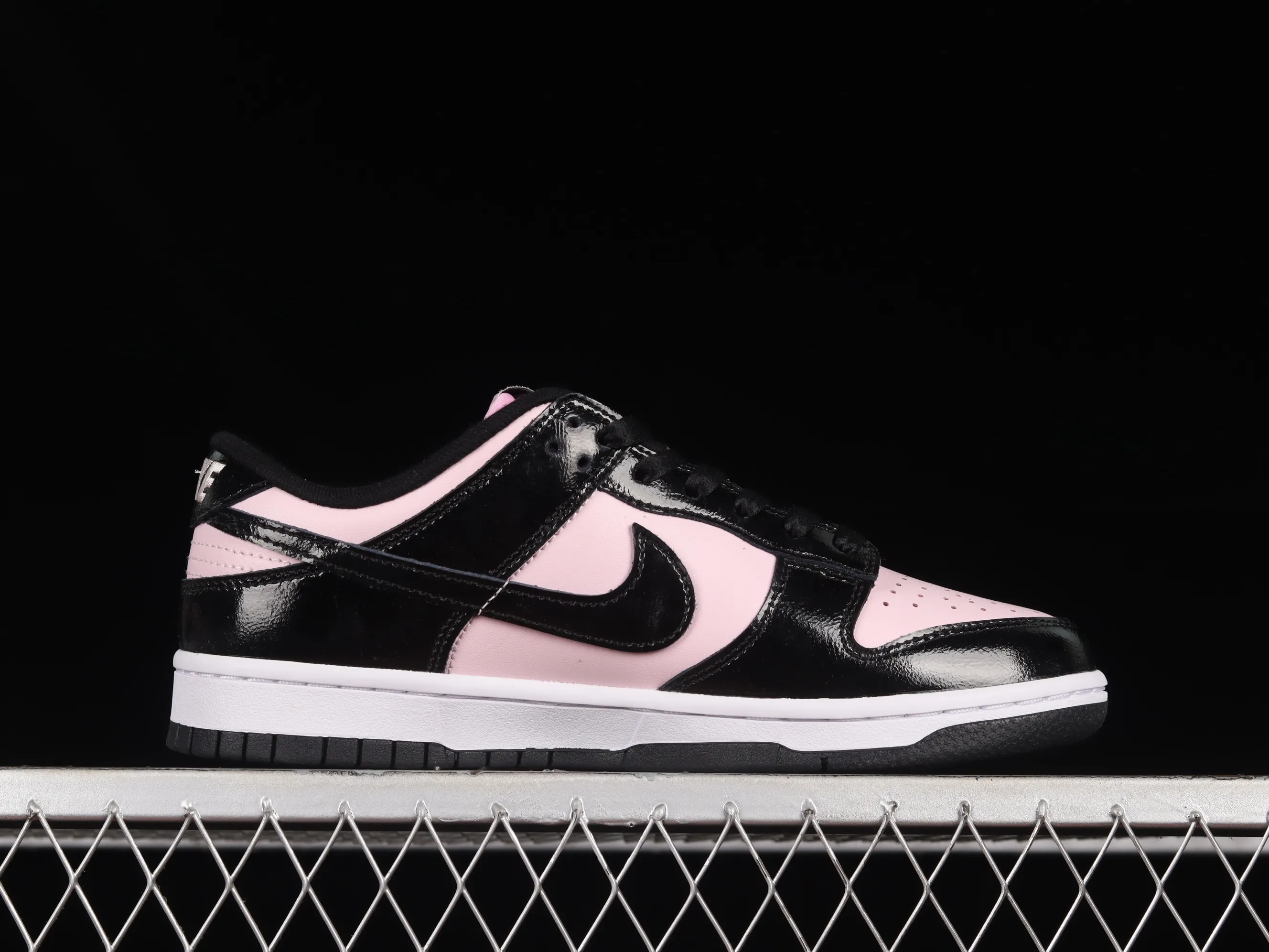 All categories Nk SB Dunk series Nk SB Dunk Low low-top sneakers F version Nk Dunk Low "Pink Black" black pink SB low-top sports and leisure sneakers DJ9955-600